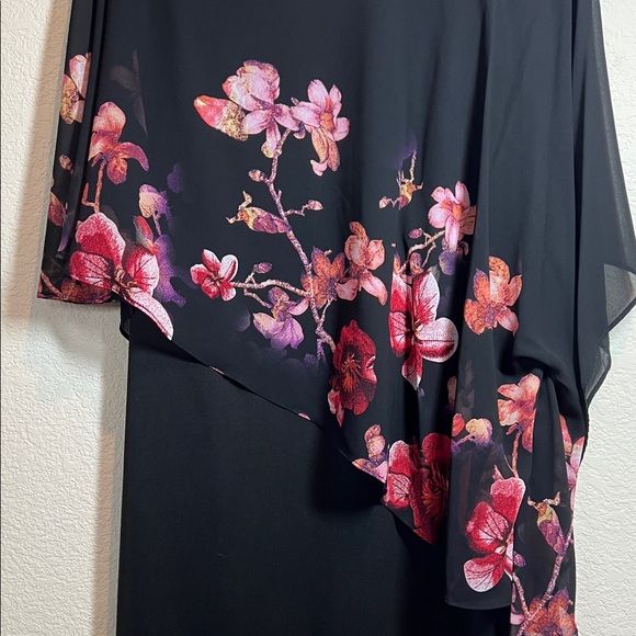 Elegant Asymmetrical Black Dress with Pink Floral Accents - Picture 3 of 11